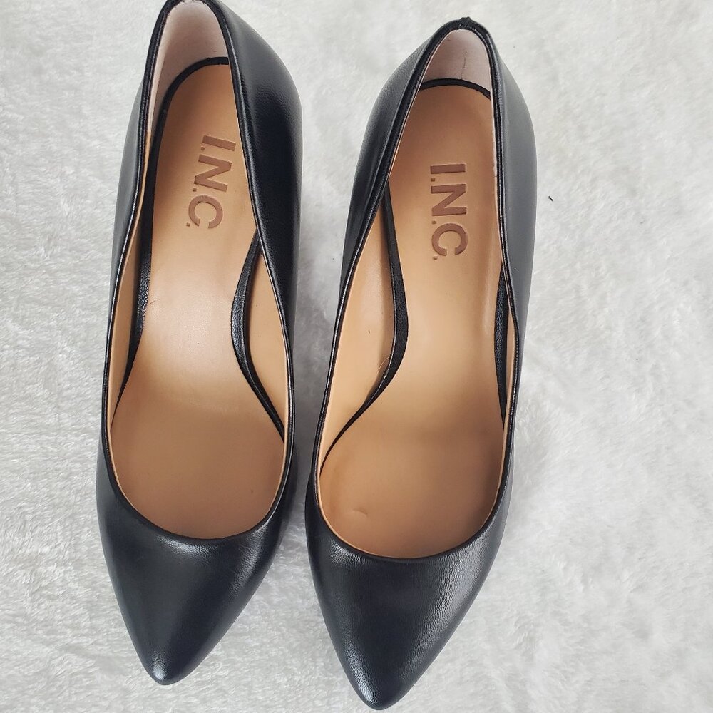 I.N.C. pumps 6.5